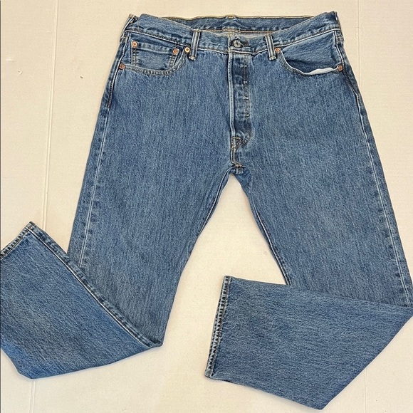 Levi's Other - LEVI’S 501 MENS MEDIUM WASH STRAIGHT LEG JEANS 34x29